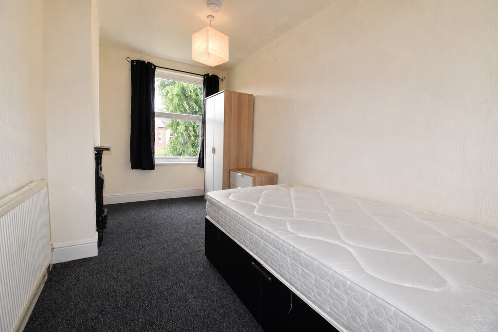 Room 4 of 4, Hollis Road, Coventry Image 5