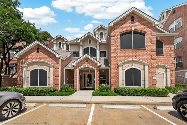 2111 Welch St, Houston, TX 77019