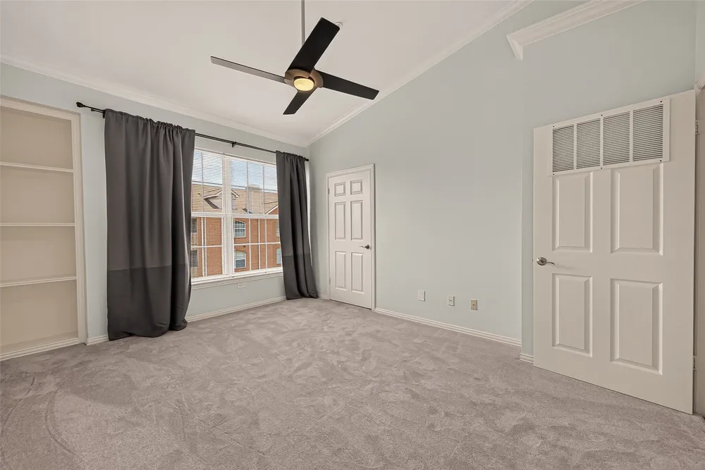 2111 Welch St, Houston, TX 77019