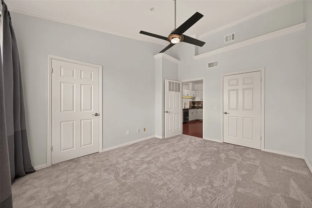 2111 Welch St, Houston, TX 77019
