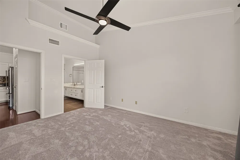 2111 Welch St, Houston, TX 77019