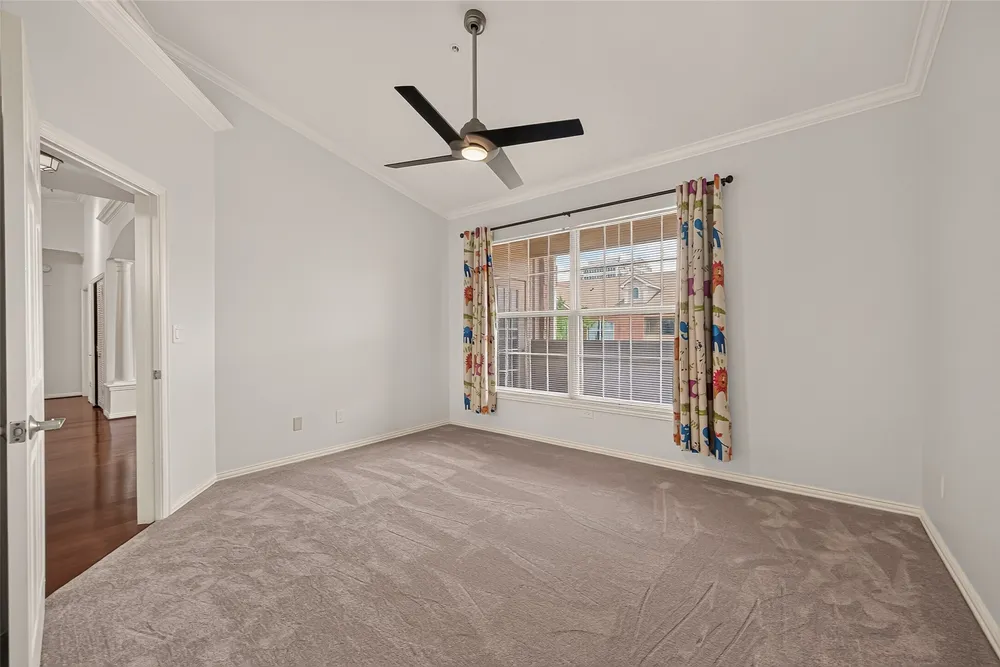 2111 Welch St, Houston, TX 77019