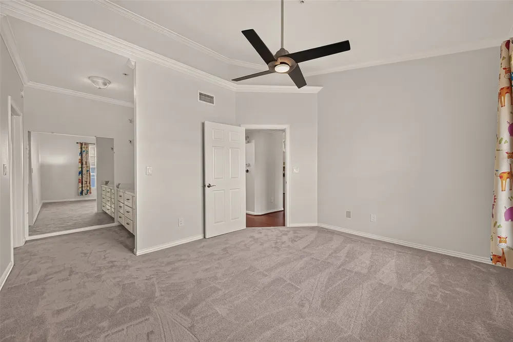 2111 Welch St, Houston, TX 77019