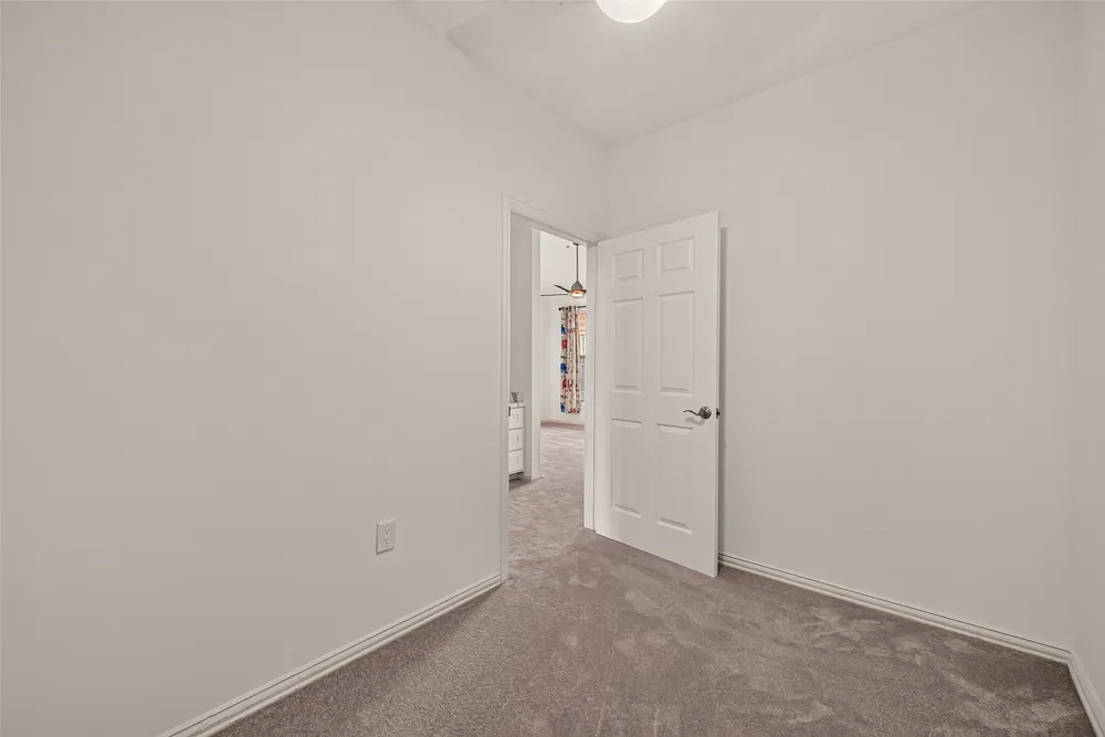 2111 Welch St, Houston, TX 77019
