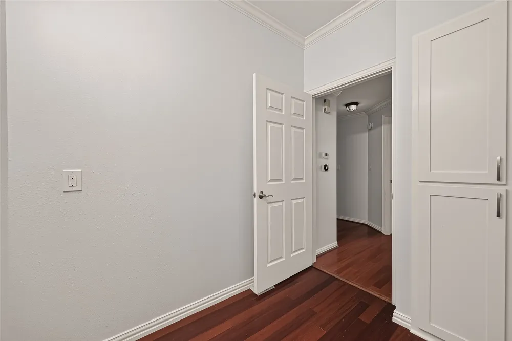 2111 Welch St, Houston, TX 77019