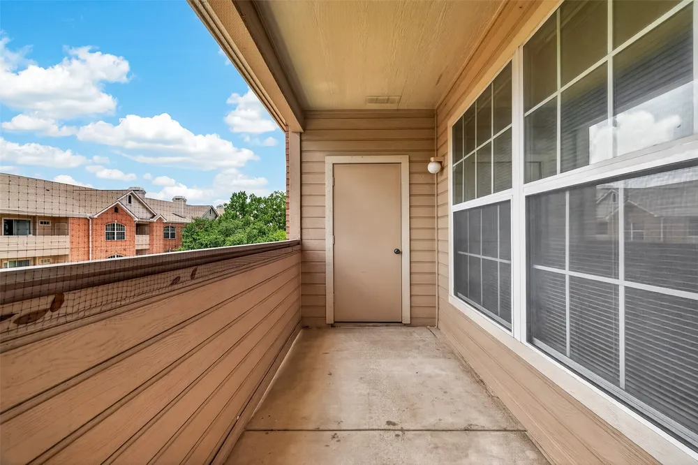 2111 Welch St, Houston, TX 77019
