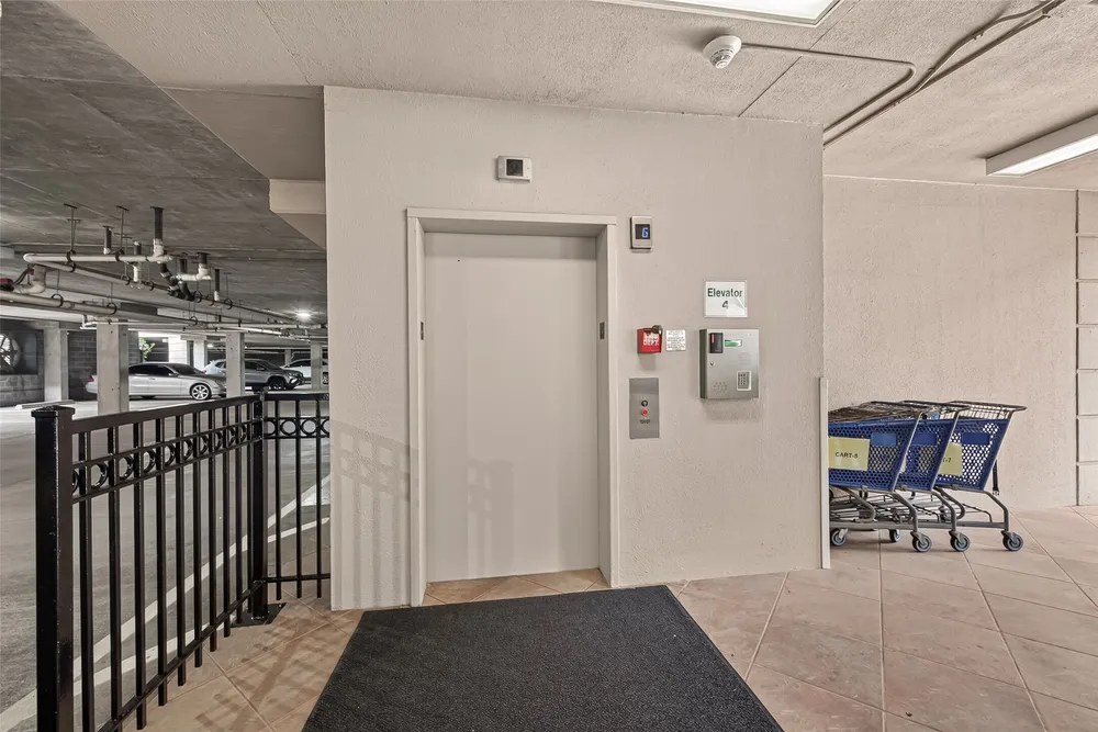 2111 Welch St, Houston, TX 77019