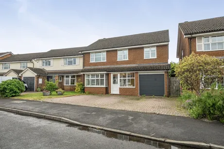 St. Andrews Crescent, Stratford-upon-Avon, CV37