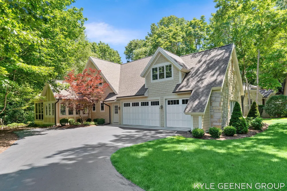 593 Old Macatawa Ct, Holland, MI 49423