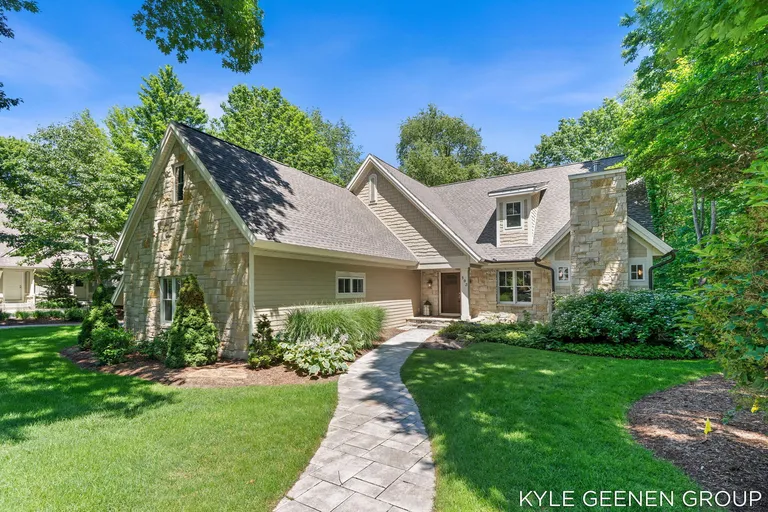 593 Old Macatawa Ct, Holland, MI 49423