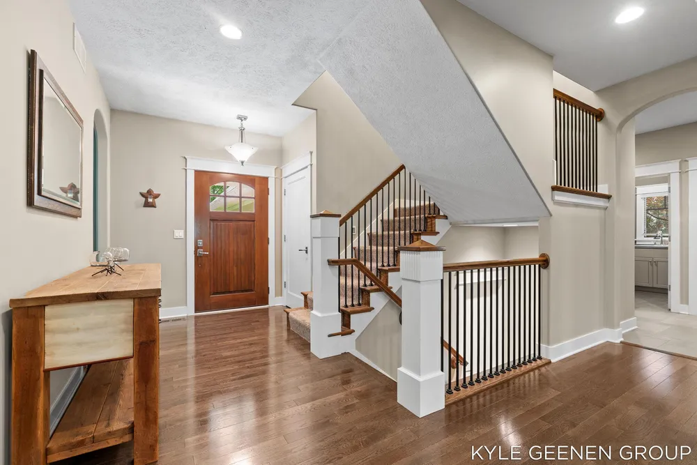 593 Old Macatawa Ct, Holland, MI 49423