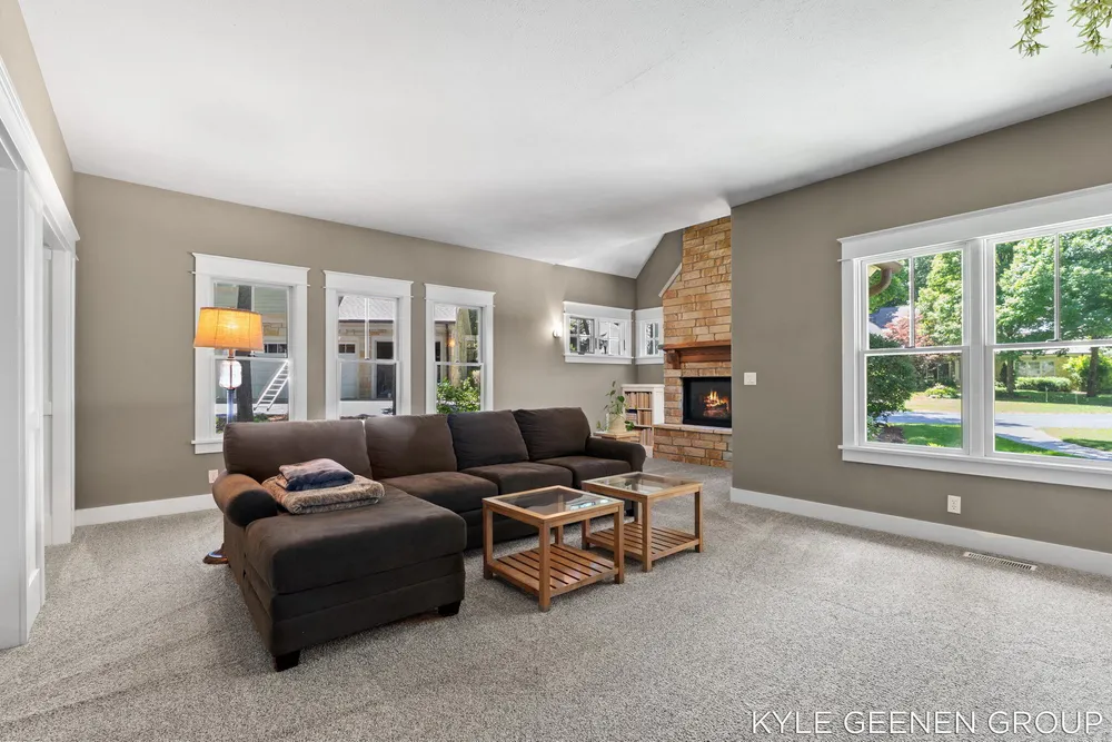 593 Old Macatawa Ct, Holland, MI 49423