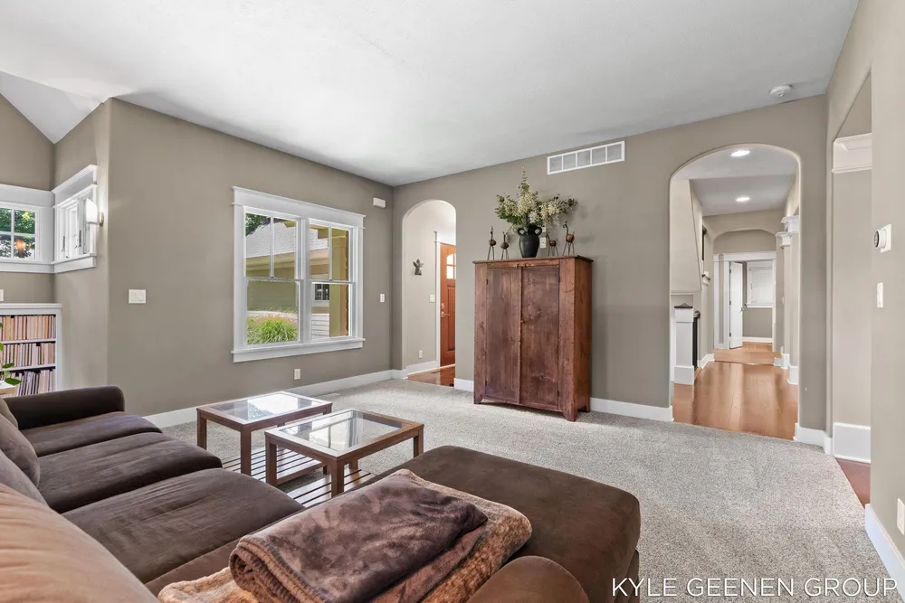 593 Old Macatawa Ct, Holland, MI 49423
