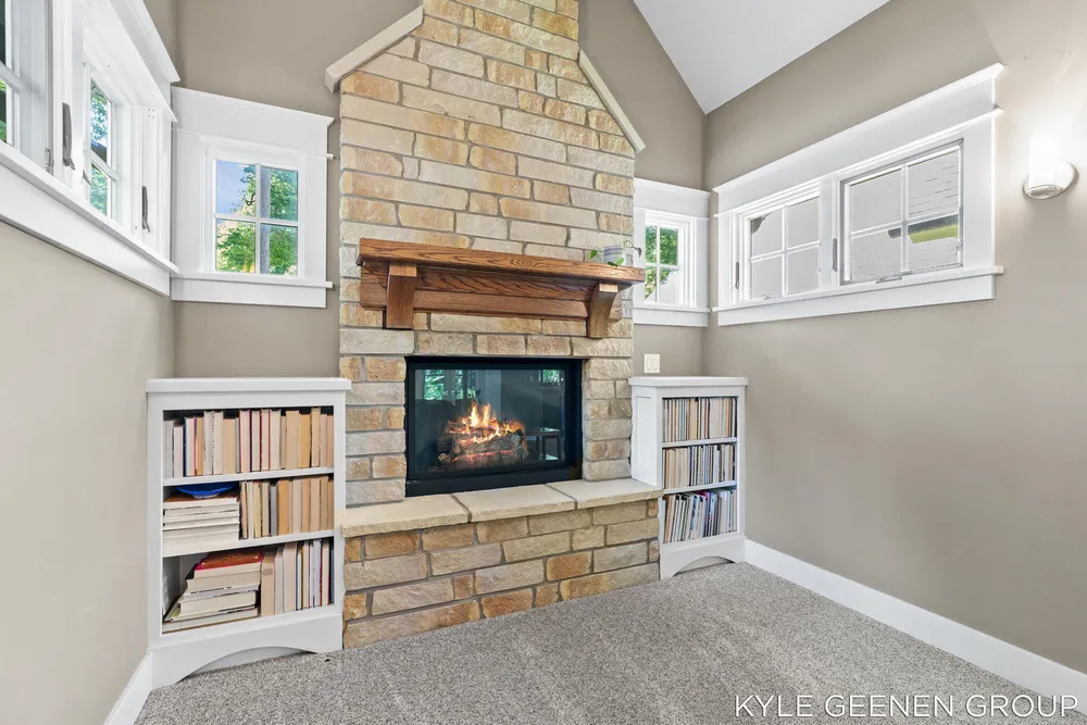 593 Old Macatawa Ct, Holland, MI 49423