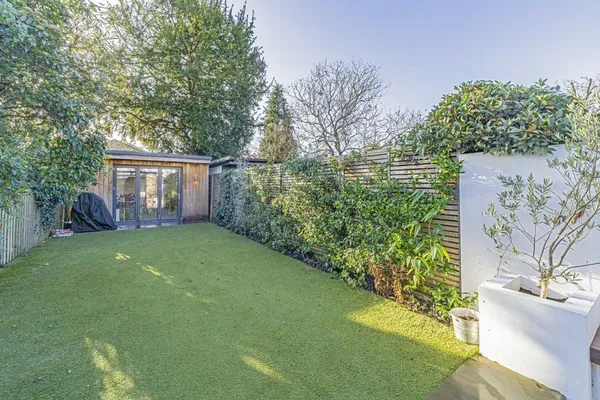 Albert Road, Teddington, TW11 photo 3