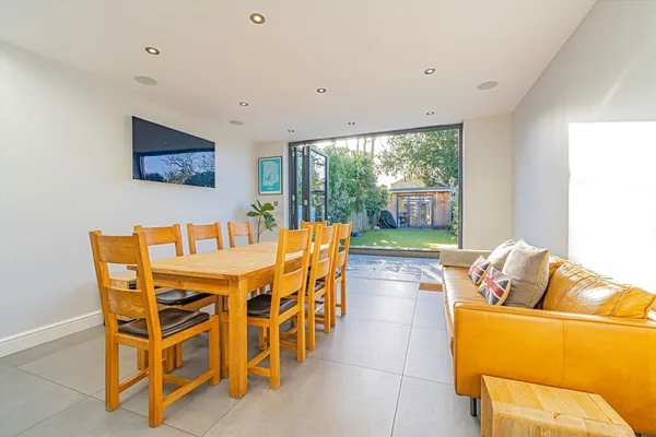 Albert Road, Teddington, TW11 photo 4