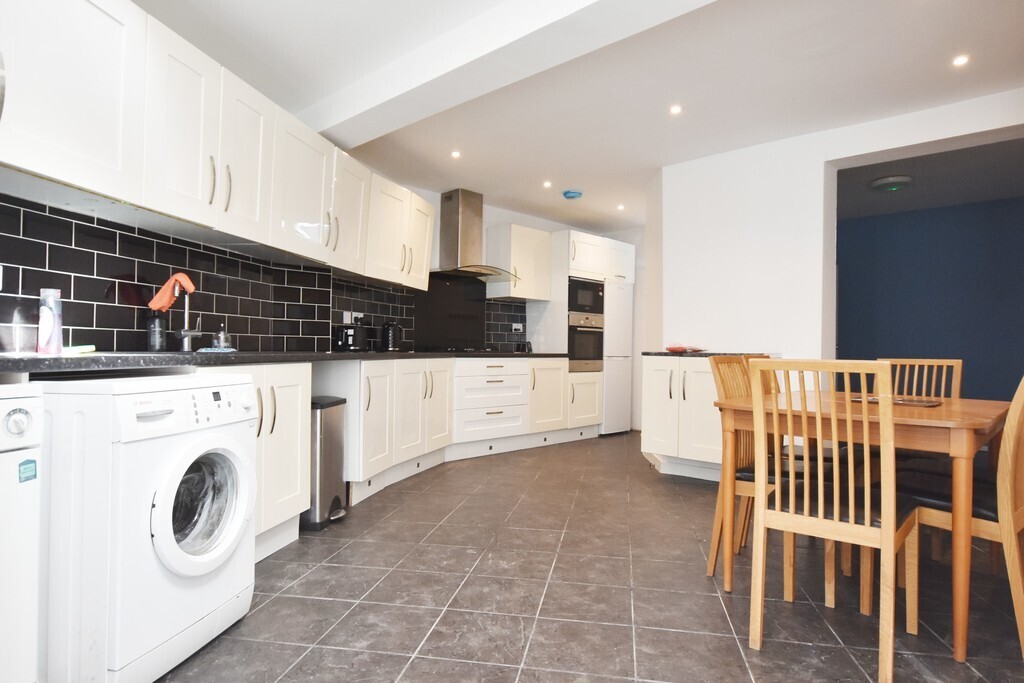 Room 3 of 4, Hipswell Highway, Coventry, CV2 5FH Image 1