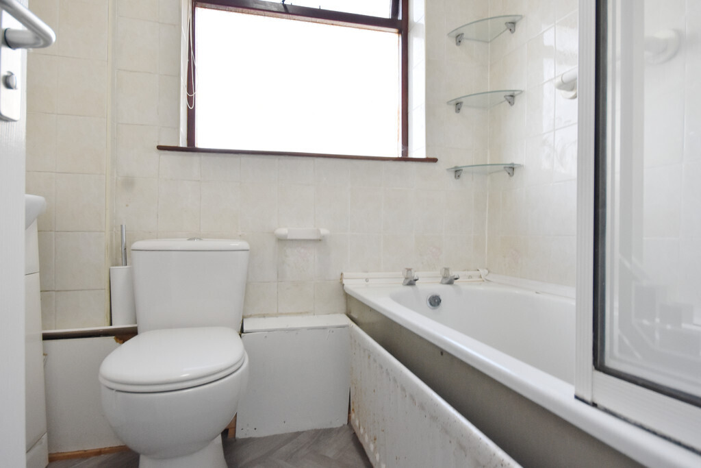 Room 3 of 4, Hipswell Highway, Coventry, CV2 5FH Image 4
