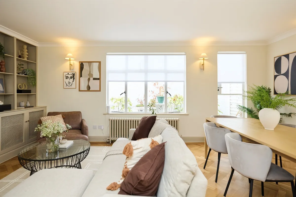 Strathearn Place, London