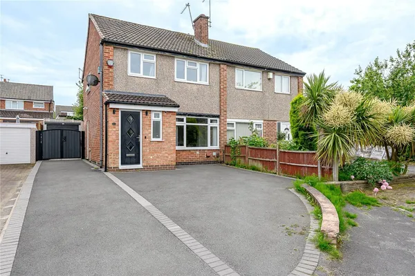 Brookhill Drive, Alwoodley, LS17