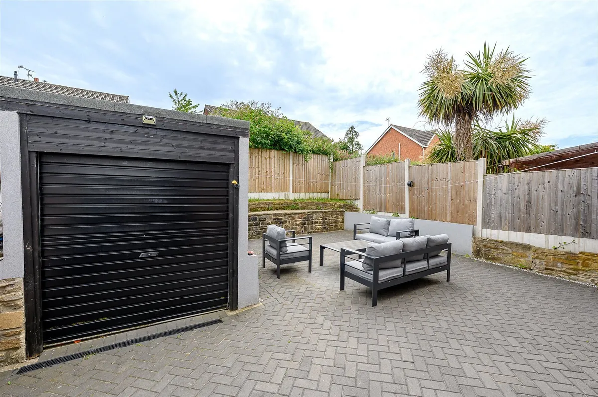 Brookhill Drive, Alwoodley, LS17