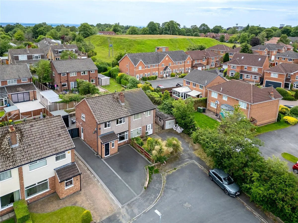 Brookhill Drive, Alwoodley, LS17