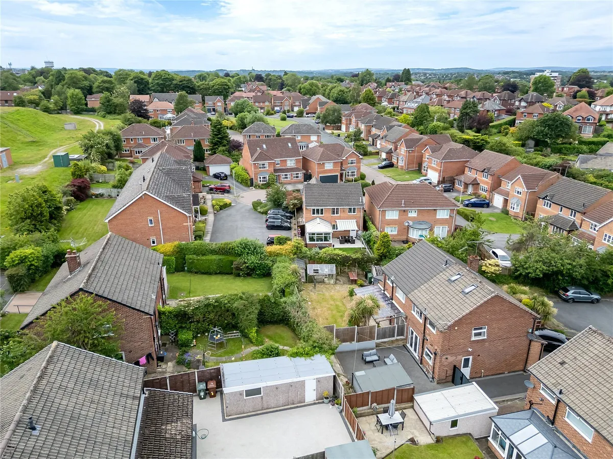 Brookhill Drive, Alwoodley, LS17