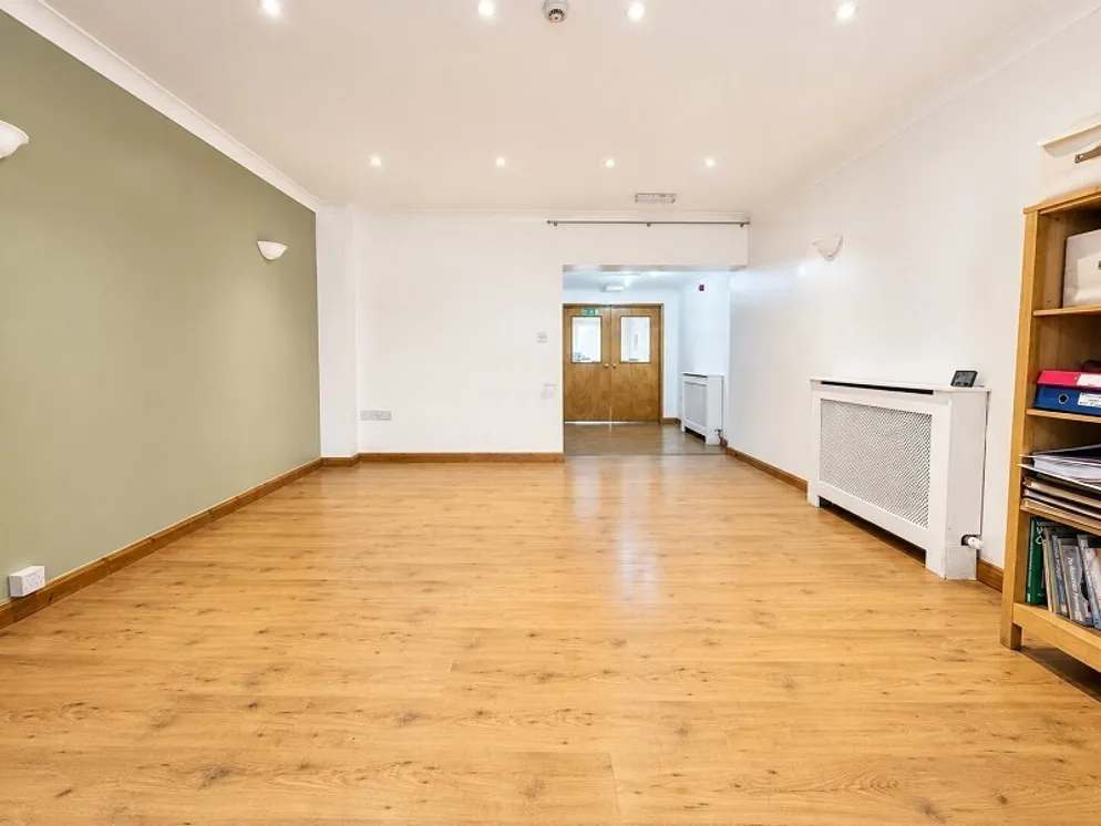 Property carousel item 6