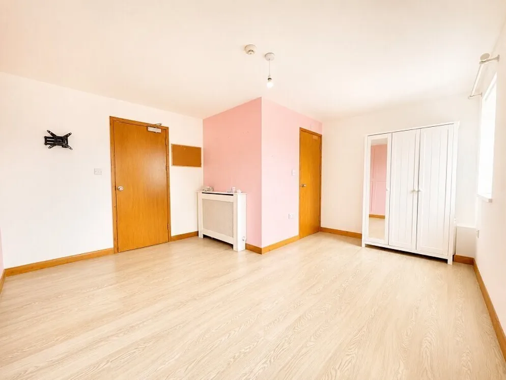 Property carousel item 13