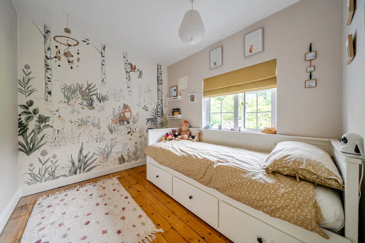 Broomhill, Ewshot, GU10 photo 9
