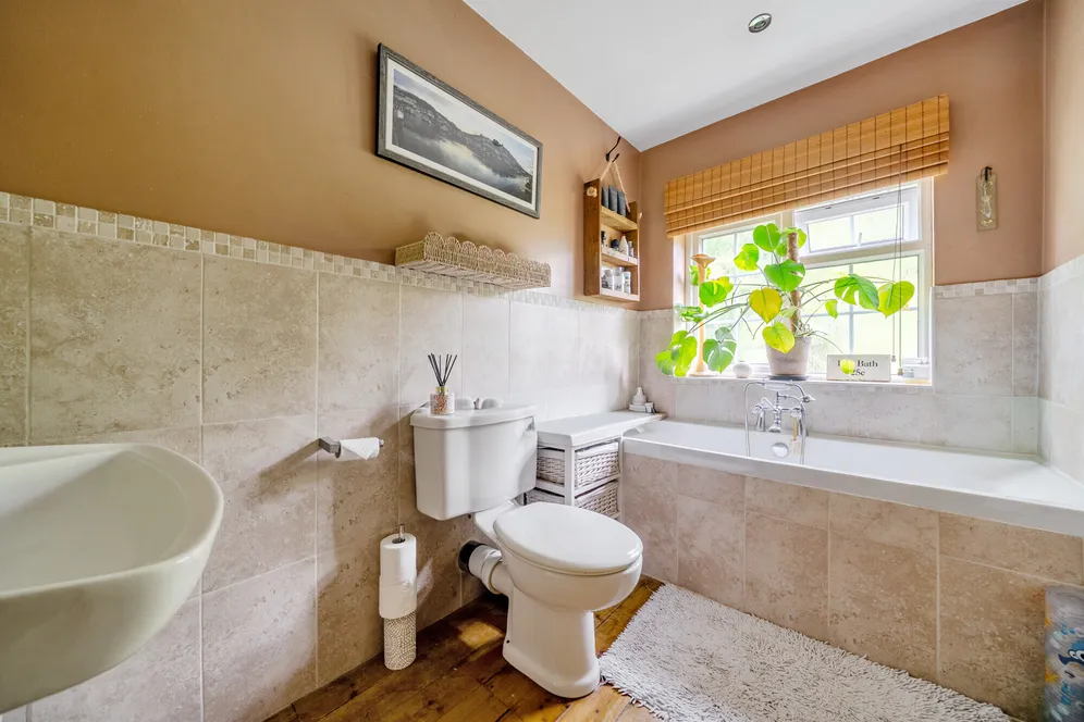Broomhill, Ewshot, GU10 photo 10