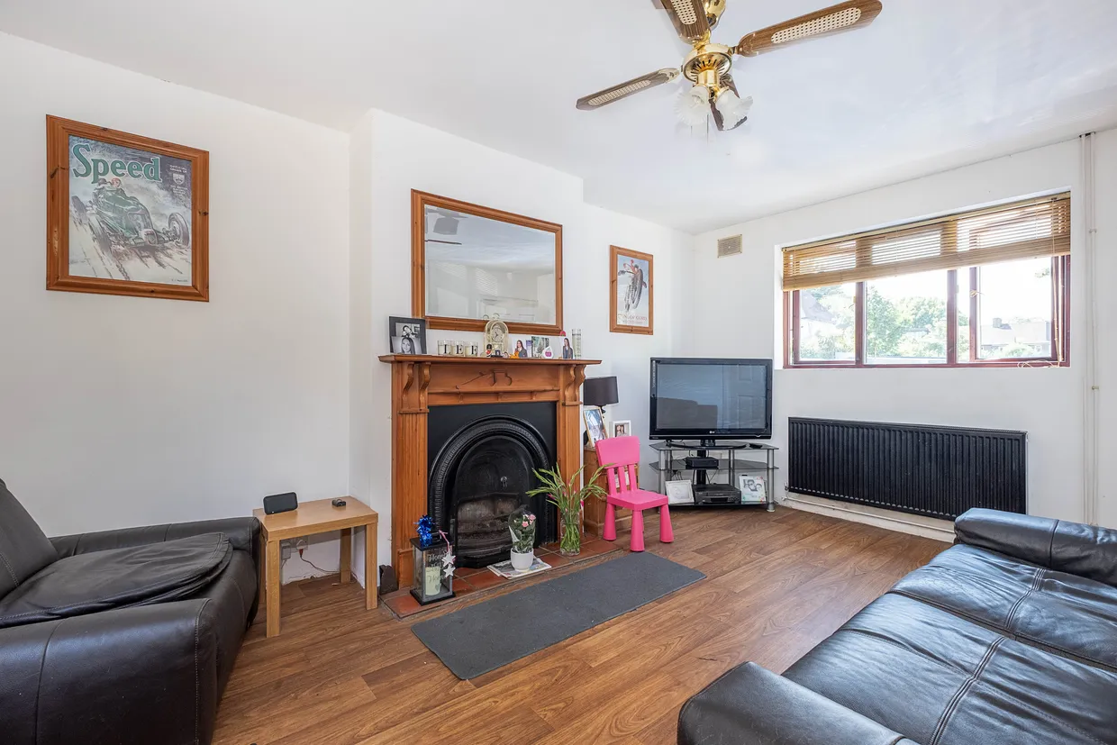 Mays Road, Teddington, TW11 photo 2