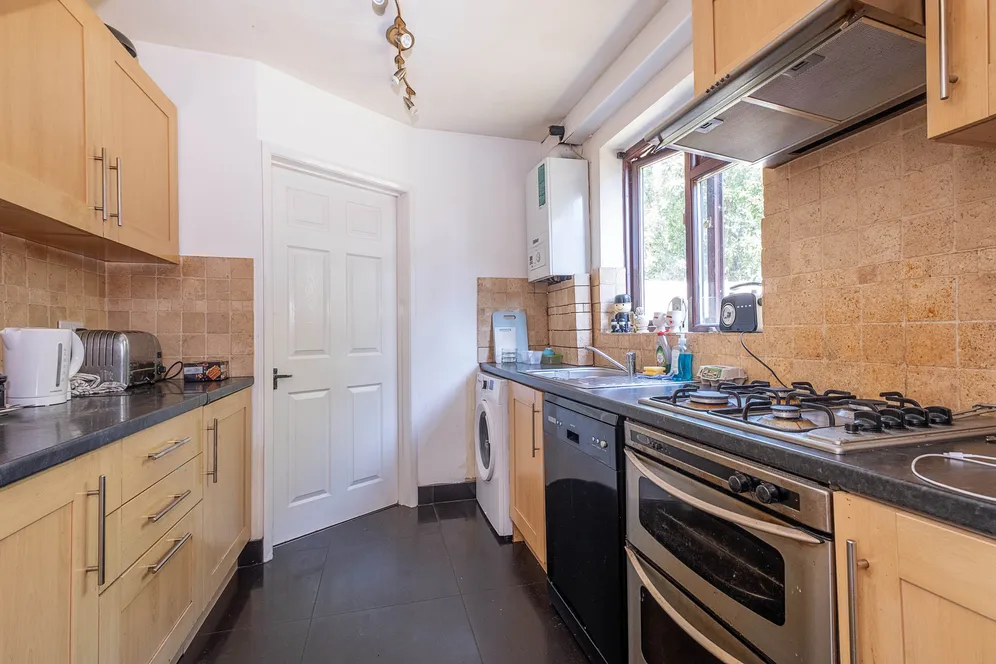 Mays Road, Teddington, TW11 photo 3