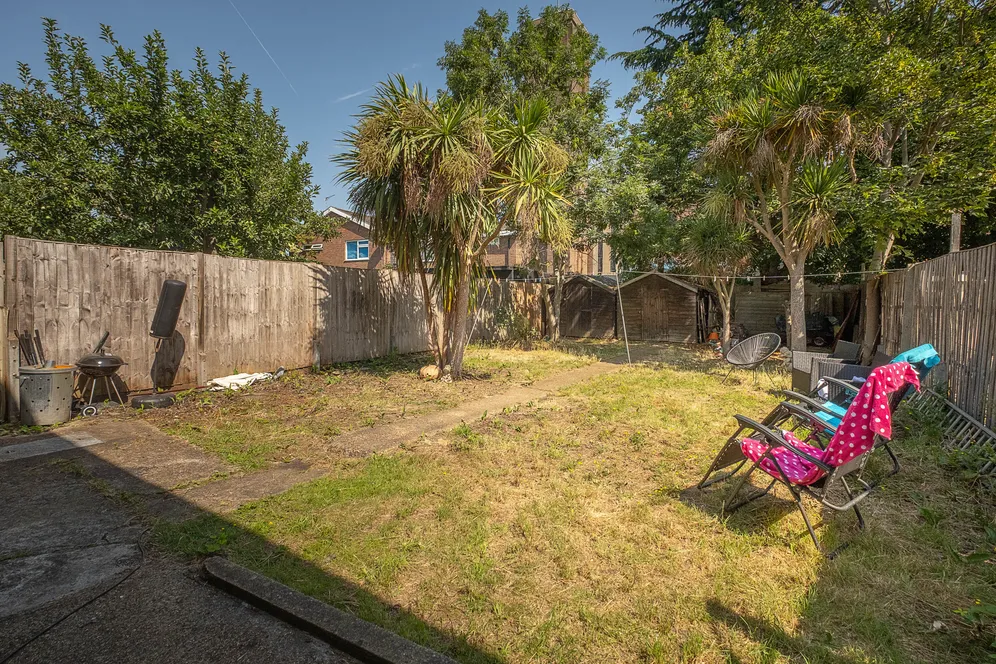 Mays Road, Teddington, TW11 photo 4
