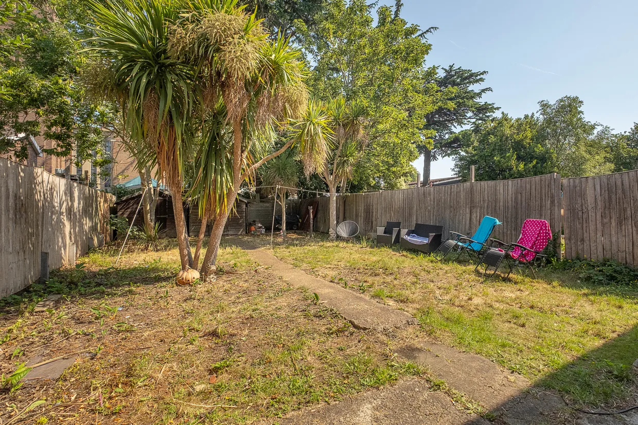 Mays Road, Teddington, TW11 photo 5