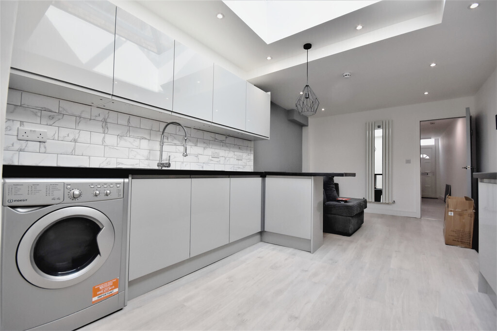 Room 1 of 5, Marlborough Road, Coventry, CV2 4EN Image 1