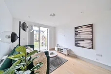 Lawrence Road, LONDON