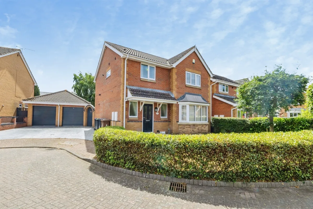 Bakewell Mews, North Hykeham, LINCOLN