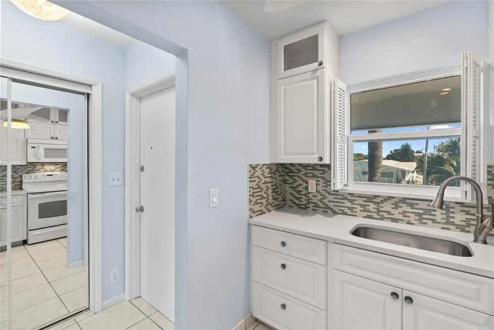 2050 NE 39th St, Lighthouse Point, FL 33064