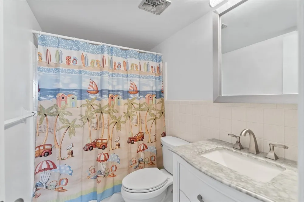 2050 NE 39th St, Lighthouse Point, FL 33064