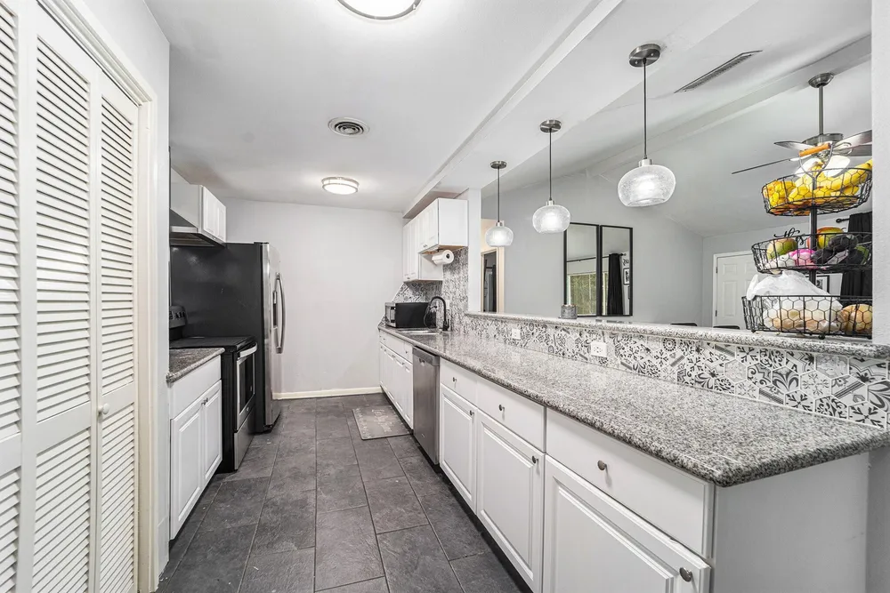 12215 Hillcroft St, Houston, TX 77035-4220