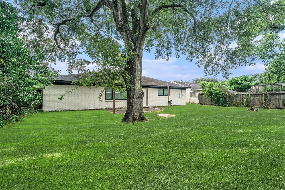 12215 Hillcroft St, Houston, TX 77035-4220
