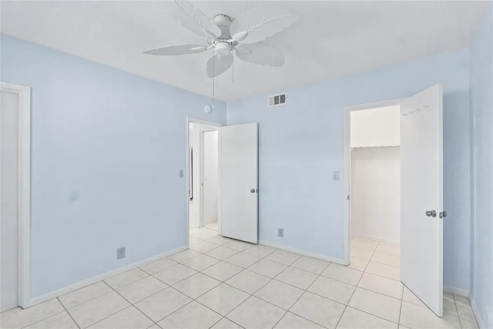 2050 NE 39th St, Lighthouse Point, FL 33064