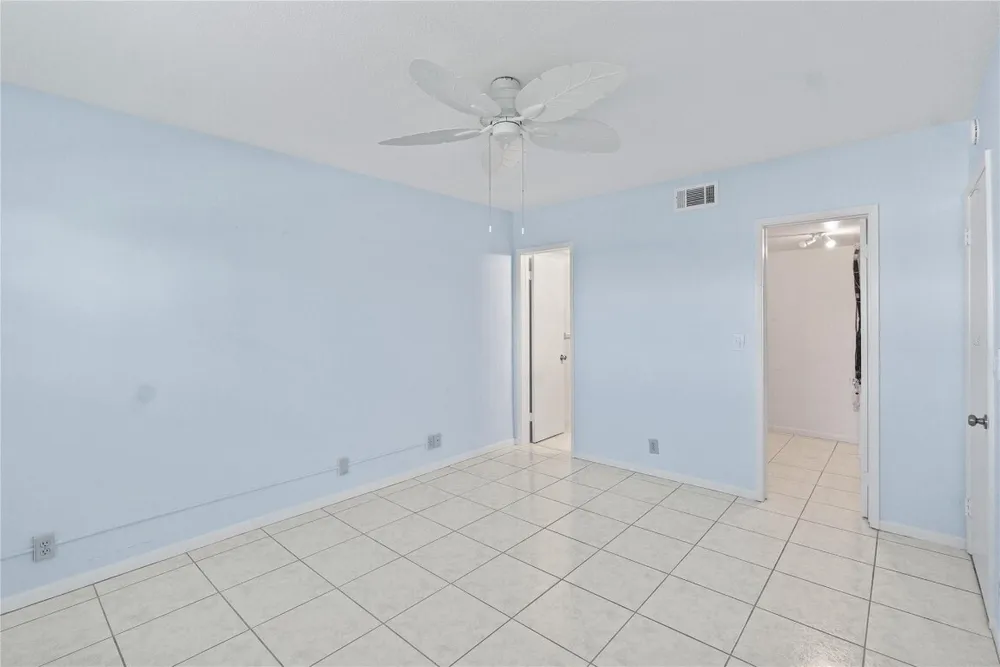 2050 NE 39th St, Lighthouse Point, FL 33064