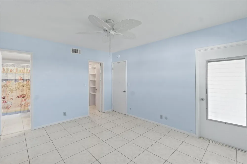 2050 NE 39th St, Lighthouse Point, FL 33064