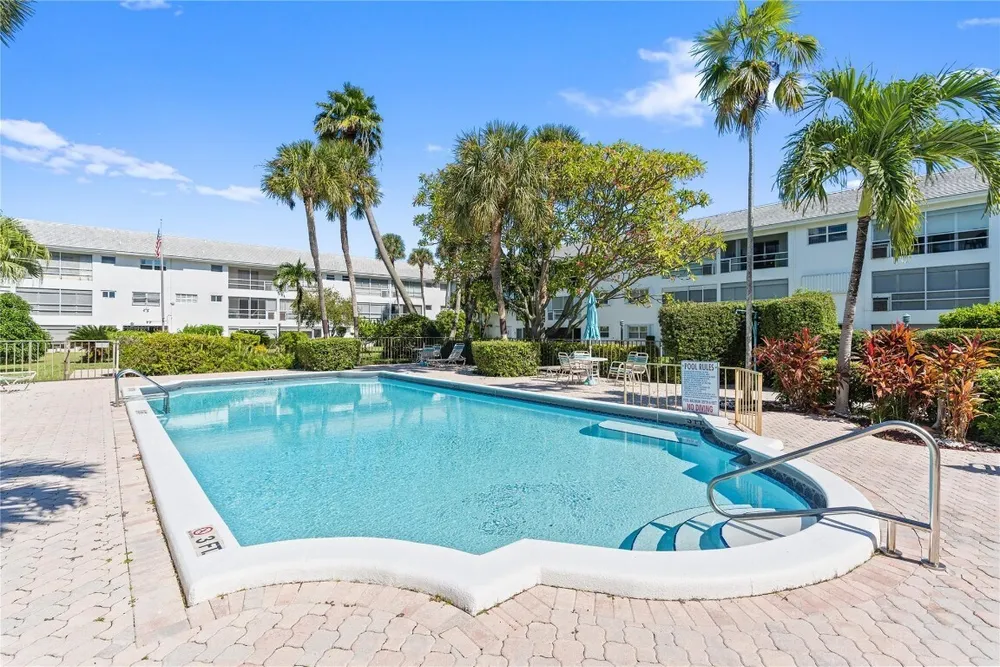 2050 NE 39th St, Lighthouse Point, FL 33064