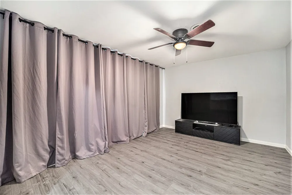 12215 Hillcroft St, Houston, TX 77035-4220