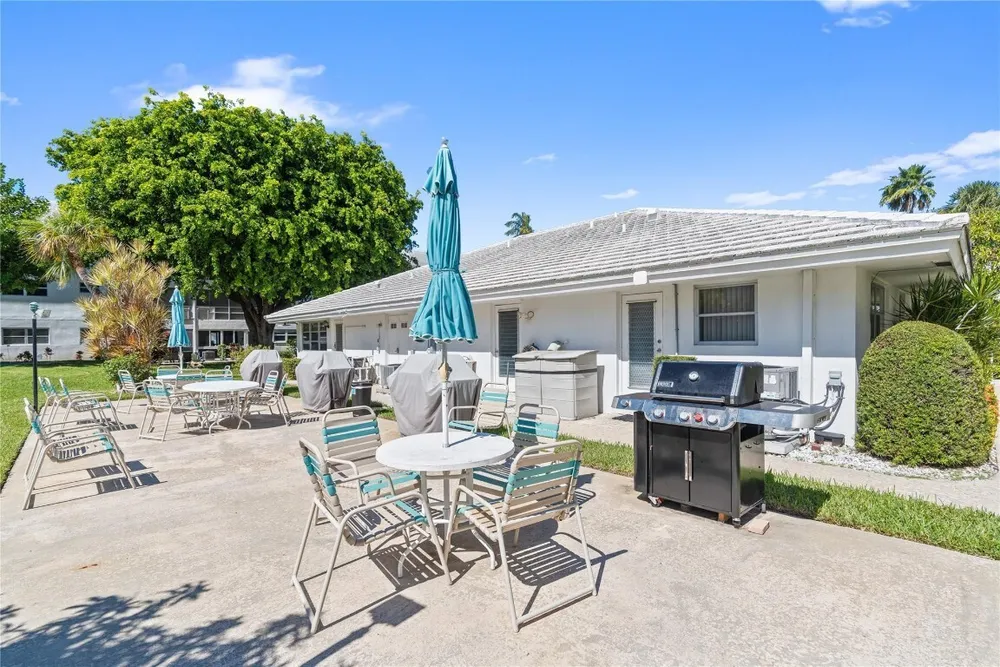 2050 NE 39th St, Lighthouse Point, FL 33064