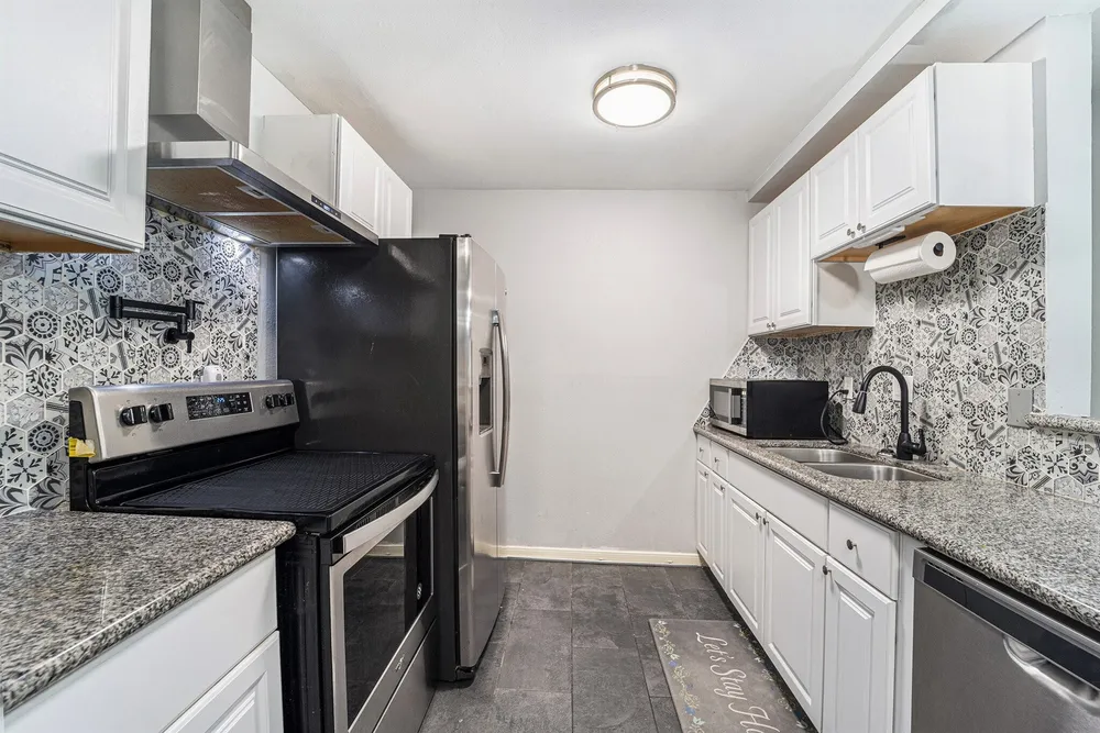 12215 Hillcroft St, Houston, TX 77035-4220