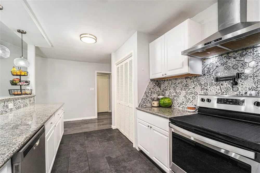 12215 Hillcroft St, Houston, TX 77035-4220
